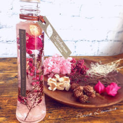 女性へのプレゼントに可愛らしいピンクのハーバリウム｜ラブリーピンク